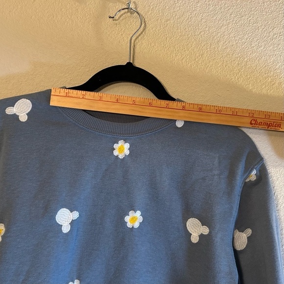 Women’s Size Medium Sweatshirt Blue Disney Theme Mickey Mouse Daisy Embroidered - Picture 7 of 16